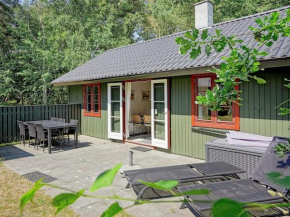 Gorgeous Holiday Home in Nex with Swimming Pool Snogebæk